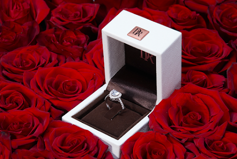 10 Best Engagement Ring Brands for Your Reference